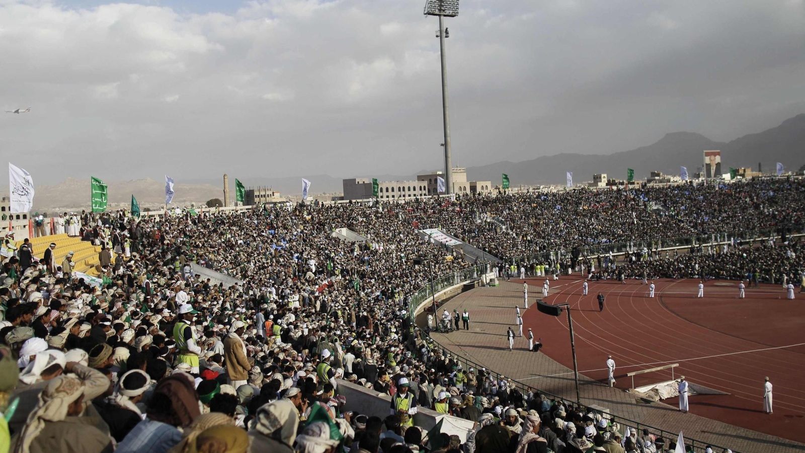‪جماعة الحوثي نظمت أكثر من مهرجان وسط العاصمة صنعاء خلال العامين الماضيين‬ (رويترز)