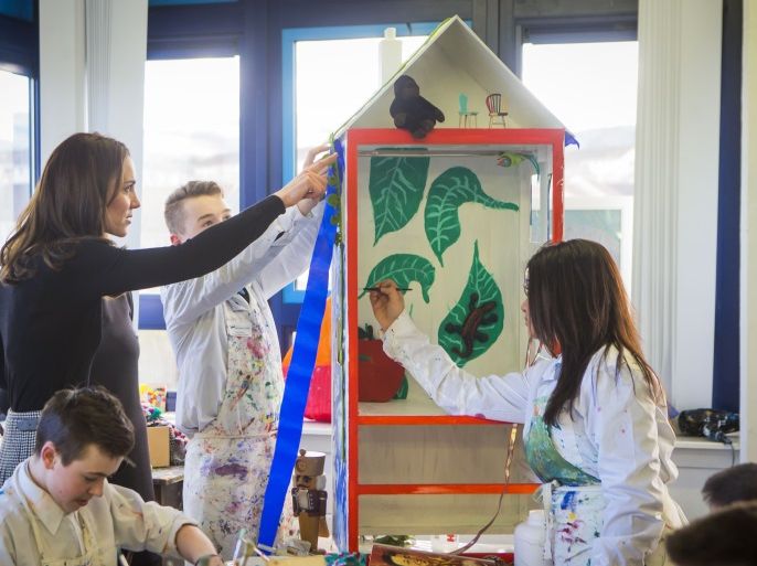 Britain's Catherine, Duchess of Cambridge, joins an art class during her visit to Wester Hailes Education Centre in Edinburgh, Scotland, Britain, February 24, 2016. REUTERS/Danny Lawson/pool