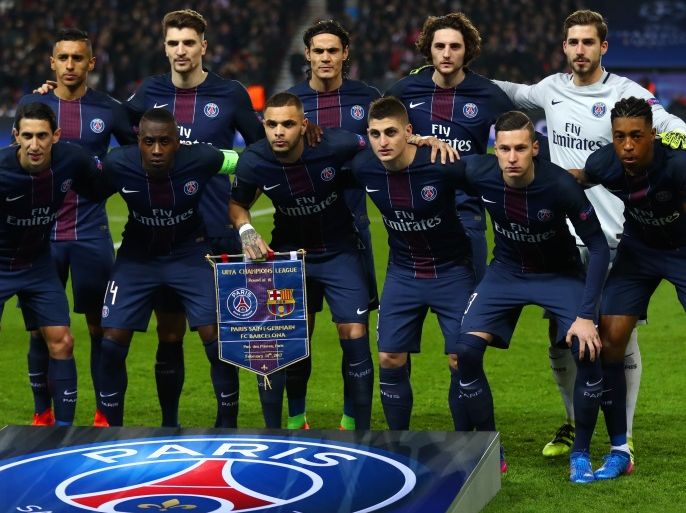 PARIS, FRANCE - FEBRUARY 14: The Paris Saint-Germain players line up for a team photograph before the UEFA Champions League Round of 16 first leg match between Paris Saint-Germain and FC Barcelona at Parc des Princes on February 14, 2017 in Paris, France. (Photo by Clive Rose/Getty Images)