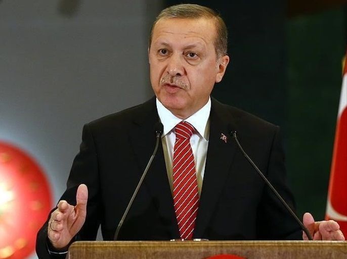 قال الرئيس التركي رجب طيب أردوغان إن من يعتقد أنه باستطاعته حصر الإرهاب في منطقة الشرق الأوسط فقط, فهو خاطىء. خلال كلمة ألقاها في حفل خاص بمناسبة عيد النصر في القصر الجمهوري في العاصمة أنقرة،