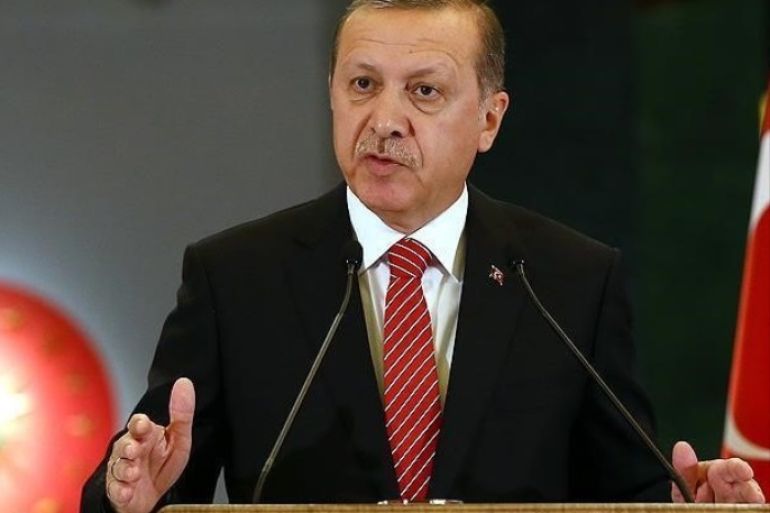 قال الرئيس التركي رجب طيب أردوغان إن من يعتقد أنه باستطاعته حصر الإرهاب في منطقة الشرق الأوسط فقط, فهو خاطىء. خلال كلمة ألقاها في حفل خاص بمناسبة عيد النصر في القصر الجمهوري في العاصمة أنقرة،