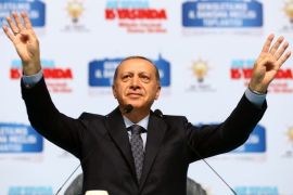 أردوغان يحيي أنصار حزبه في إسطنبول