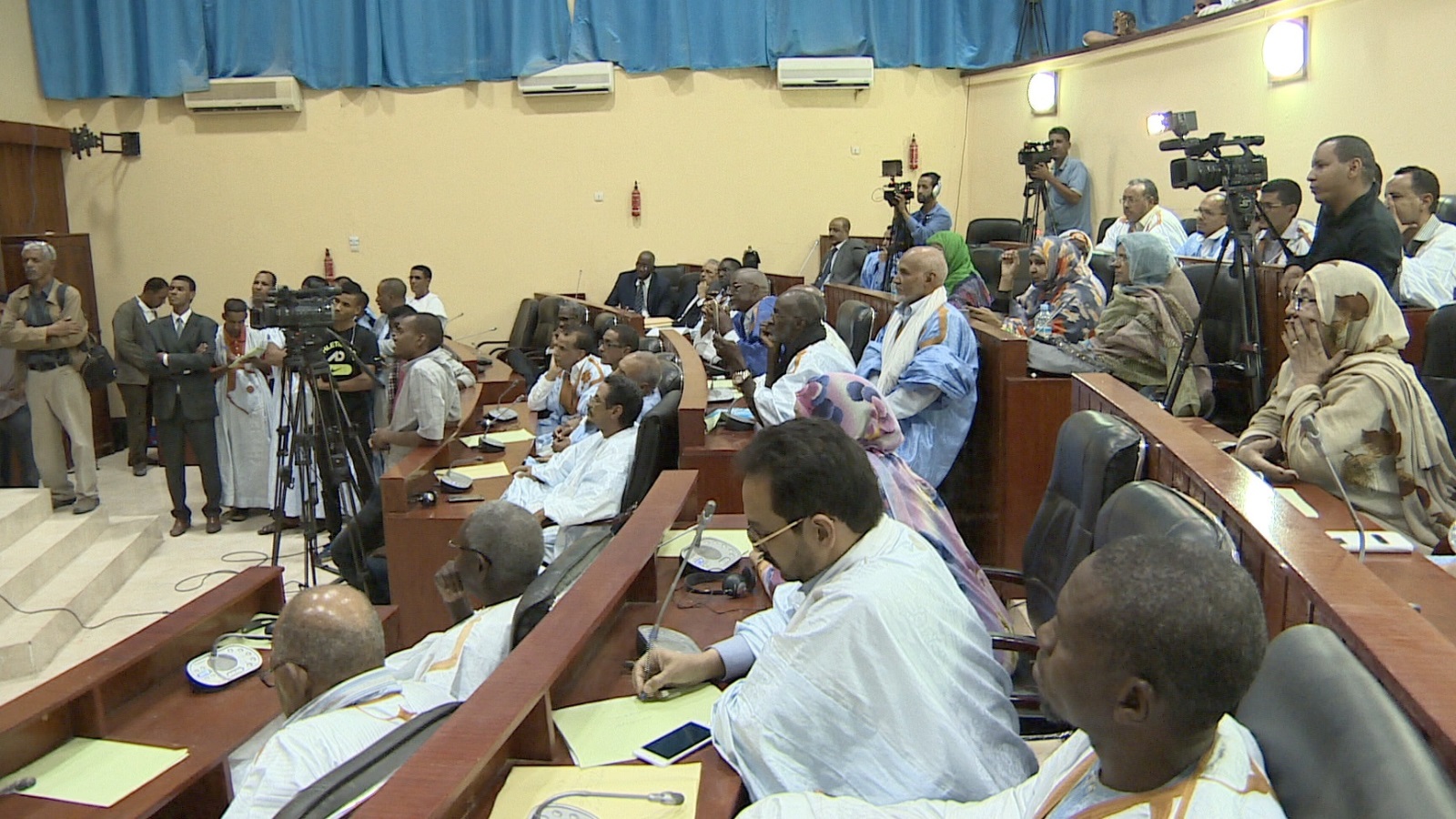‪‬ جانب من جلسة مجلس الشيوخ الموريتاني خلال مناقشة التعديلات الدستورية الشهر الماضي(الجزيرة)