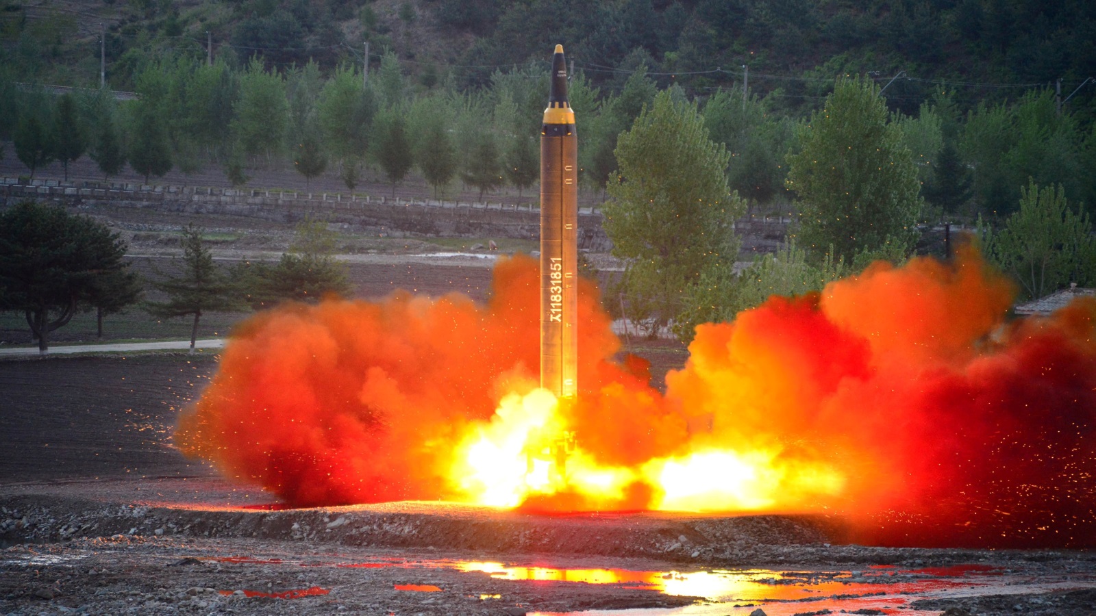 ‪كوريا الشمالية أطلقت صواريخ بالستية عابرة للقارات في أكثر من مناسبة‬ كوريا الشمالية أطلقت صواريخ بالستية عابرة للقارات في أكثر من مناسبة (رويترز)