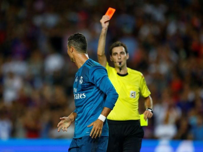 Soccer Football - Barcelona v Real Madrid Spanish Super Cup First Leg - Barcelona, Spain - August 13, 2017 Real Madrid’s Cristiano Ronaldo is shown a red card by referee Ricardo de Burgos Bengoetxea after receiving a second yellow card for simulation REUTERS/Juan Medina