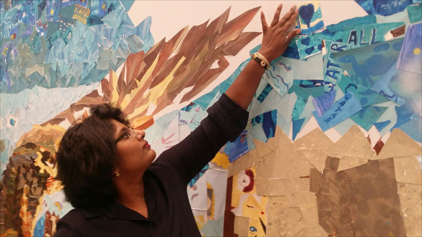 الفنانة الهندية نيرمالا أشادت بالجدارية ودورها في ترسيخ المواطنة لدى الأطفال 