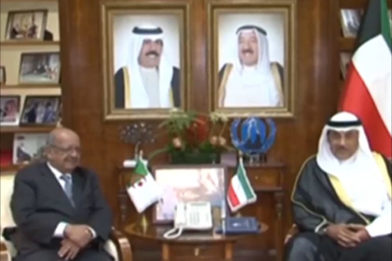 وزير الخارجية الجزائري يلتقي نظيره الكويتي في الكويت ضمن جولة له في المنطقة