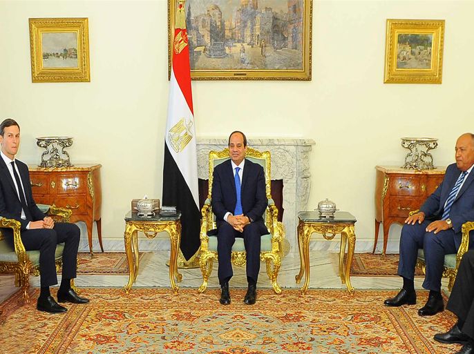 epa06158166 A handout photo made available by the Egyptian Presidency shows Egyptian President Abdel Fattah al-Sisi (C), US presidential adviser Jared Kushner (L), and Egyptian Foreign Minister Sameh Shoukry pose for a picture at the Egyptian Presidential Palace, Cairo, Egypt, 23 Egypt 2017. A day earlier news reports stated that the US withheld 195 million US dollars from its military aid to Egypt. EPA-EFE/EGYPTIAN PRESIDENCY HANDOUT HANDOUT EDITORIAL USE ONLY/NO SALES