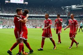 Bayern's players celebrate during the German First division Bundesliga football match between Werder Bremen and Bayern Munich in Bremen, northern Germany, on August 26, 2017. / AFP PHOTO / PATRIK STOLLARZ / RESTRICTIONS: DURING MATCH TIME: DFL RULES TO LIMIT THE ONLINE USAGE TO 15 PICTURES PER MATCH AND FORBID IMAGE SEQUENCES TO SIMULATE VIDEO. == RESTRICTED TO EDITORIAL USE == FOR FURTHER QUERIES PLEASE CONTACT DFL DIRECTLY AT + 49 69 650050 (Photo credit should read PATRIK STOLLARZ/AFP/Getty Images)