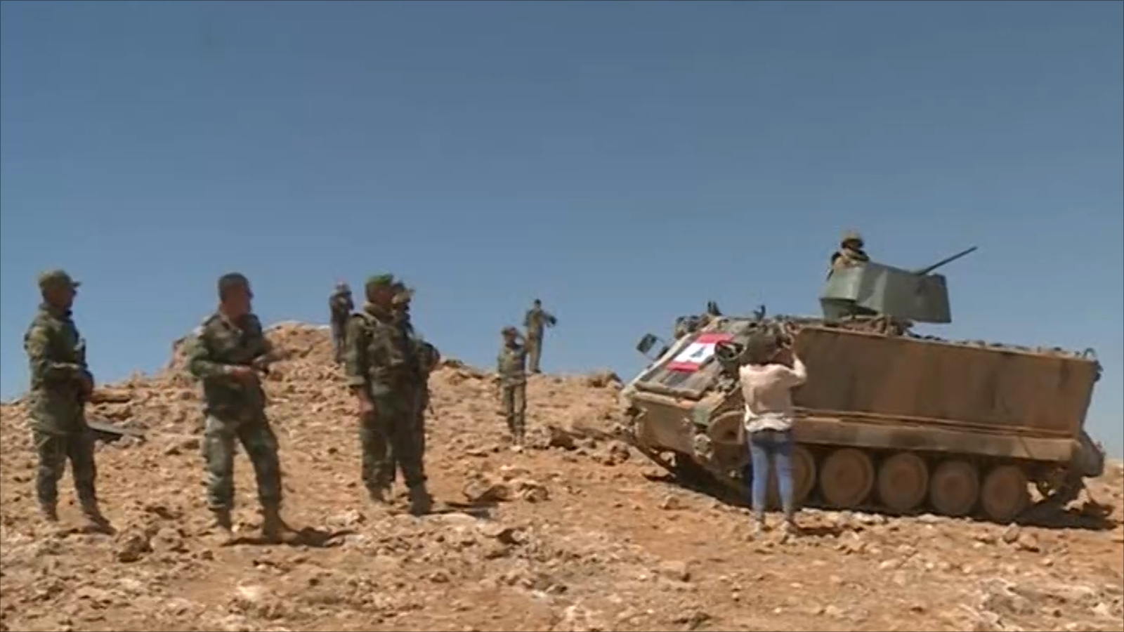 الجيش اللبناني يعزز انتشاره بالحدود مع سوريا (الجزيرة)