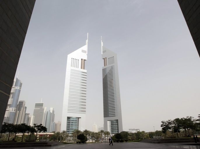 People walk at the Dubai International Financial Center near the Emirates Towers in Dubai, February 2, 2012. REUTERS/Jumana El Heloueh (UNITED ARAB EMIRATES - Tags: BUSINESS)