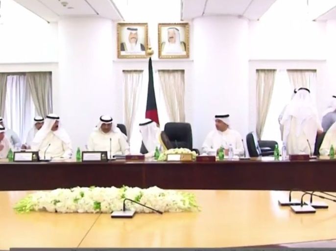عقد بمجلس الأمة الكويتي اليوم الثلاثاء اجتماع بين نواب وأعضاء في الحكومة لمناقشة الأوضاع الإقليمية وخلية حزب الله اللبناني التي أصدر القضاء الكويتي أحكاما نهائية بشأنها في يونيو/حزيران الماضي.