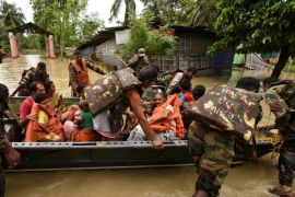 Indian army soldiers evacuate villagers affected by flood in Jakhalabandha area in Nagaon district, in the northeastern state of Assam, India, August 13, 2017. REUTERS/Anuwar Hazarika TPX IMAGES OF THE DAY