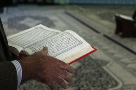 blogs - إمام يقرأ القرآن