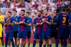 BARCELONA, SPAIN - AUGUST 07: 8L-R) Jasper Cillessen, Rafinha, Luis Suarez, Arda Turan and Ivan Rakitic of FC Barcelona applaud before the Joan Gamper Trophy match between FC Barcelona and Chapecoense at Camp Nou stadium on August 7, 2017 in Barcelona, Spain. (Photo by Alex Caparros/Getty Images)