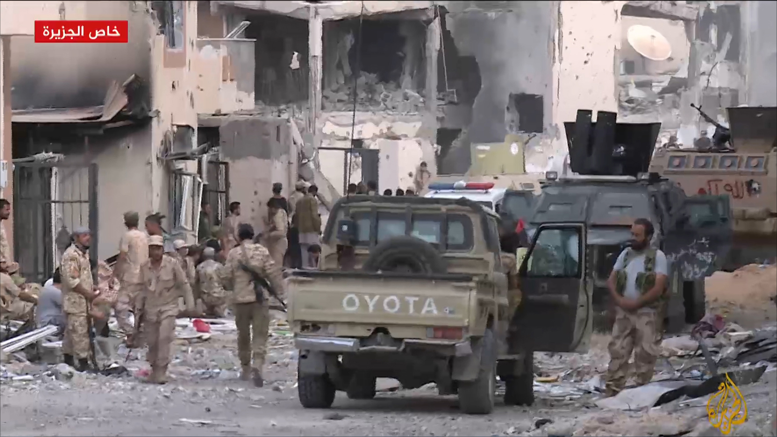 ‪قوات البنيان المرصوص قتلت 3 آلاف عنصر من تنظيم الدولة خلال معارك استمرت تسعة أشهر‬ (الجزيرة)