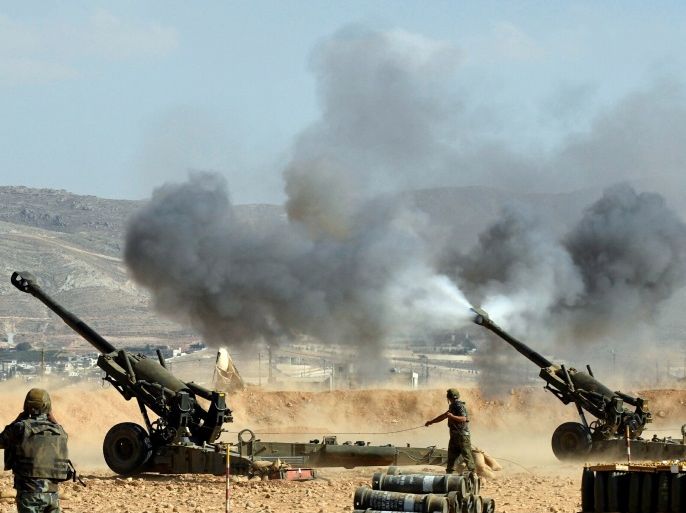 Lebanese soldiers fire artilleries in Ras Baalbek, Lebanon August 17, 2017. REUTERS/ Hassan Abdallah