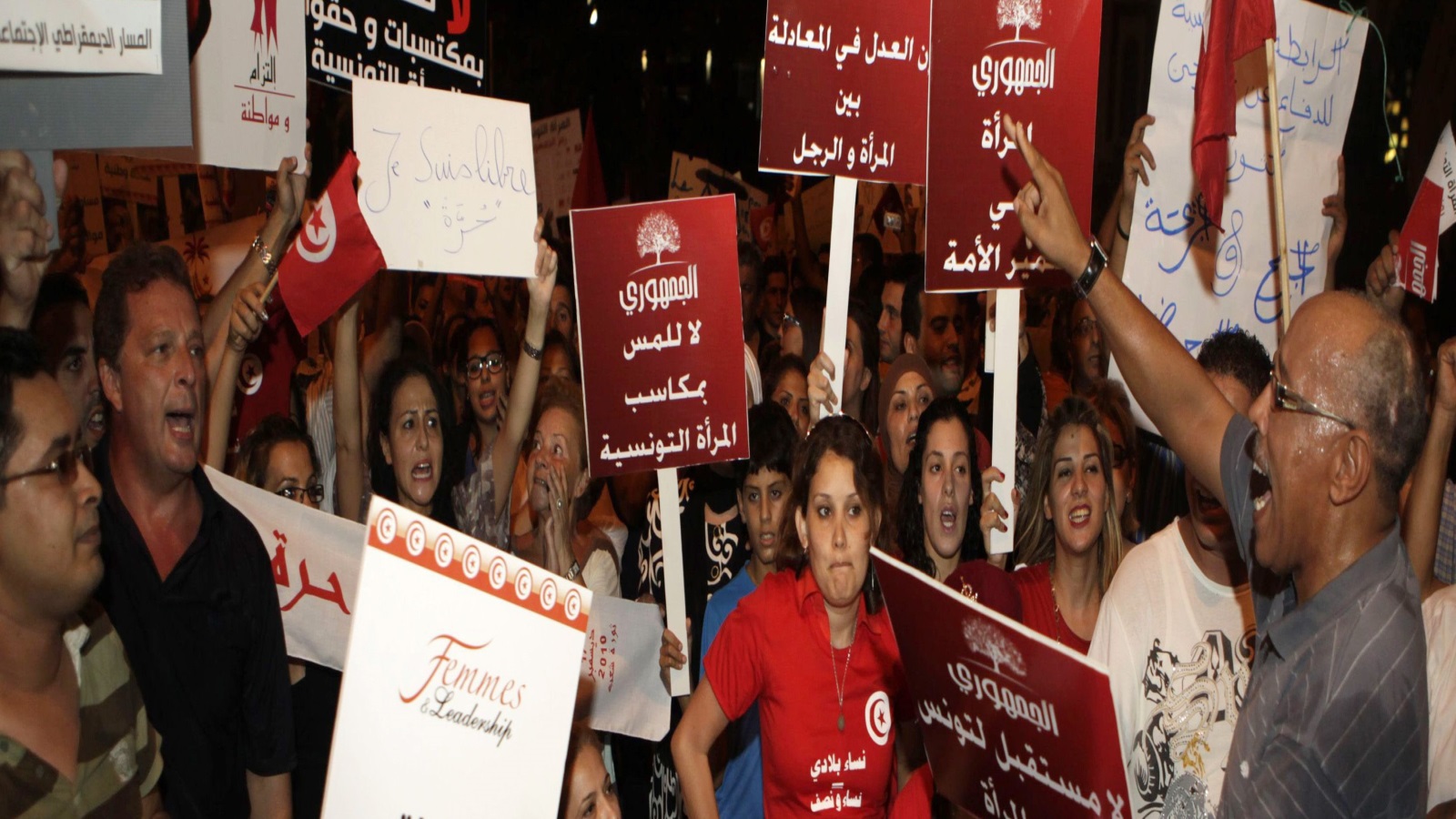 ‪جمعيات نسائية تونسية اعتبرت مبادرة الرئيس السبسي خطوة في الاتجاه الصحيح‬ (رويترز)