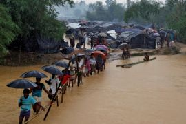 People cross a river from a Rohingya refugee camp in Cox's Bazar, Bangladesh, September 19, 2017. REUTERS/Cathal McNaughton