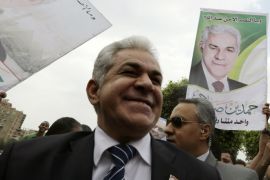 Egypt's leftist presidential candidate Hamdeen Sabahi greets supporters before a rally in Banha, northwest of Cairo May 7, 2014. Egyptians will vote in presidential elections on May 26 and 27. REUTERS/Mohamed Abd El Ghany (EGYPT - Tags: POLITICS ELECTIONS)