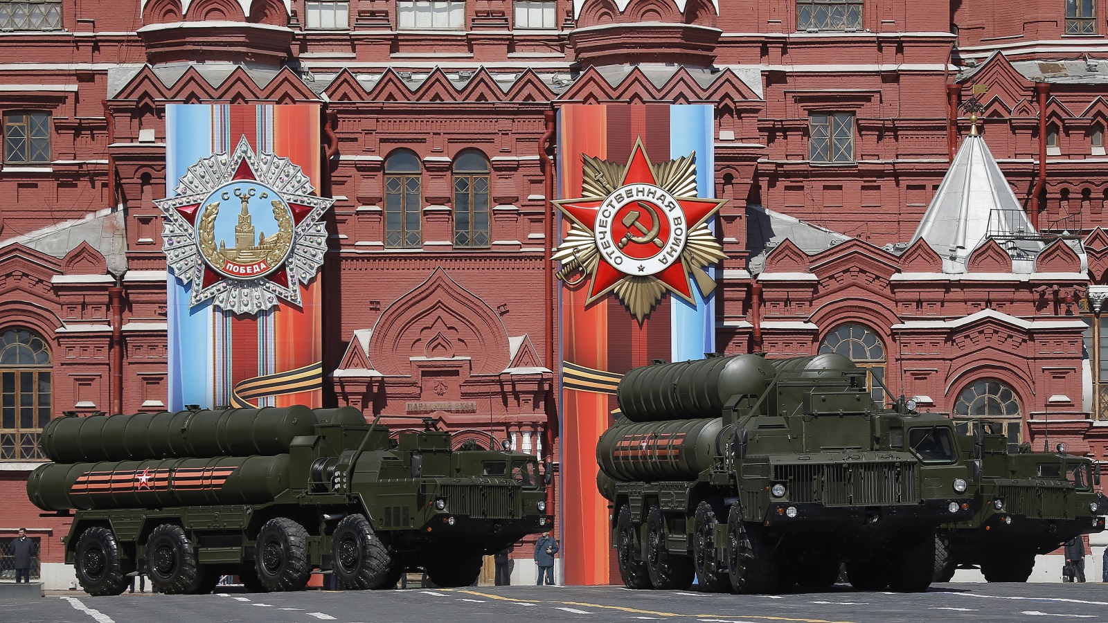 ‪روسيا تسعى لتسويق صناعاتها العسكرية بالشرق الأوسط‬ (رويترز) 