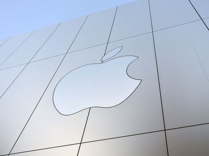 An Apple logo is seen on the outside of an Apple store as new iPhones are released for sale in San Francisco, California on September, 22, 2017. / AFP PHOTO / Josh Edelson (Photo credit should read JOSH EDELSON/AFP/Getty Images)