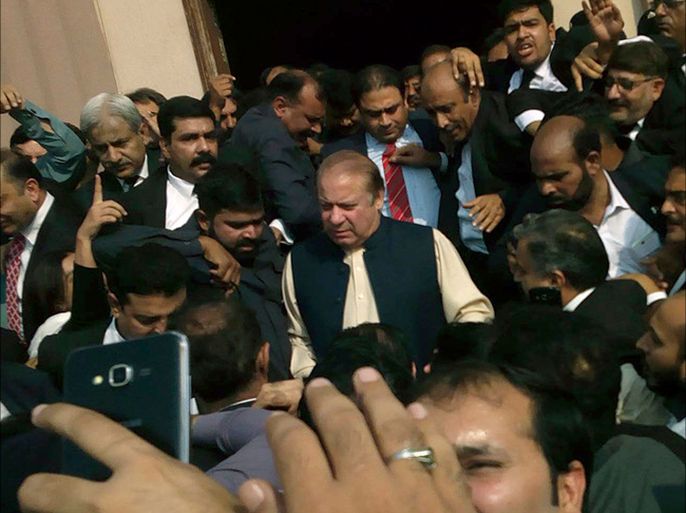 epa06227566 Pakistani Former Prime Minister Nawaz Sharif (C) leaves after a hearing on corruption charges in an accountability court, as the court announced it would indict Nawaz Sharif for corruption next week, in Islamabad, Pakistan, 26 September 2017.