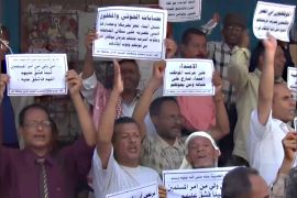 عشرات الناشطين ينظمون وقفة احتجاج على ما وصفوه بالمجازر الوحشية التي تمارسها مليشيا الحوثي في مدينة تعز