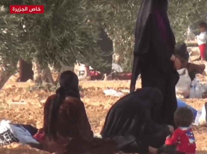 العائلات النازحة من منطقة عقيربات في ريف حماة الشرقي