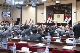 النواب العراقيون يصوتون برفض استفتاء انفصال كردستان.