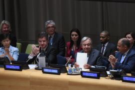 TOPSHOT - United Nations Secretary-General António Guterres (2nd R) is applauded after opening the Signing Ceremony for the Treaty on the Prohibition of Nuclear Weapons on September 20, 2017, at the United Nations in New York. / AFP PHOTO / DON EMMERT (Photo credit should read DON EMMERT/AFP/Getty Images)