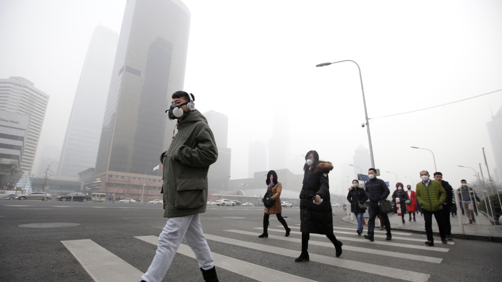 ‪بكين واحدة من بين مدن صينية تعاني من تلوث الهواء‬ (رويترز)