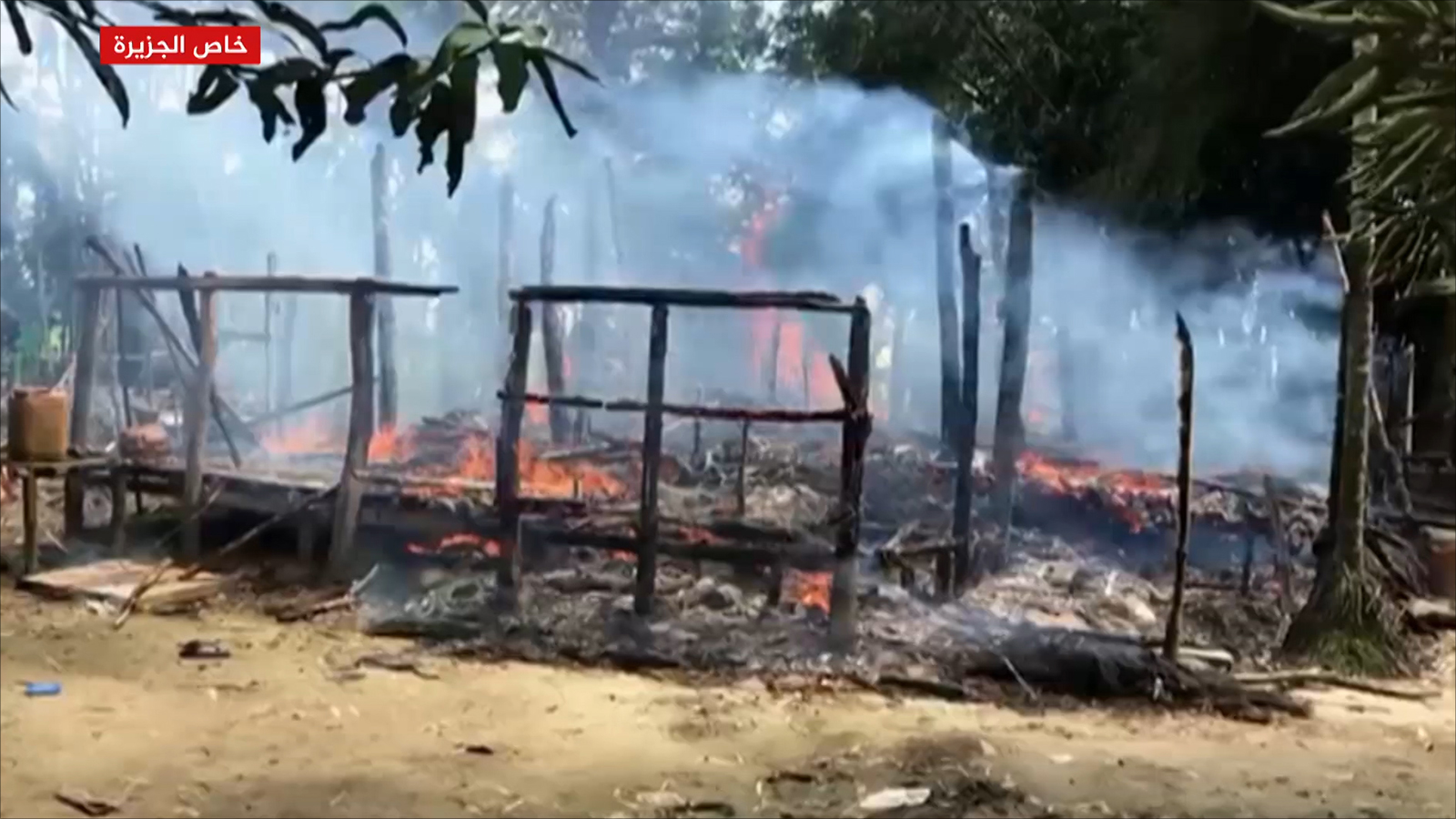 ‪قرى باكملها للمسلمين الروهينغا أحرقت في ميانمار‬ (الجزيرة)