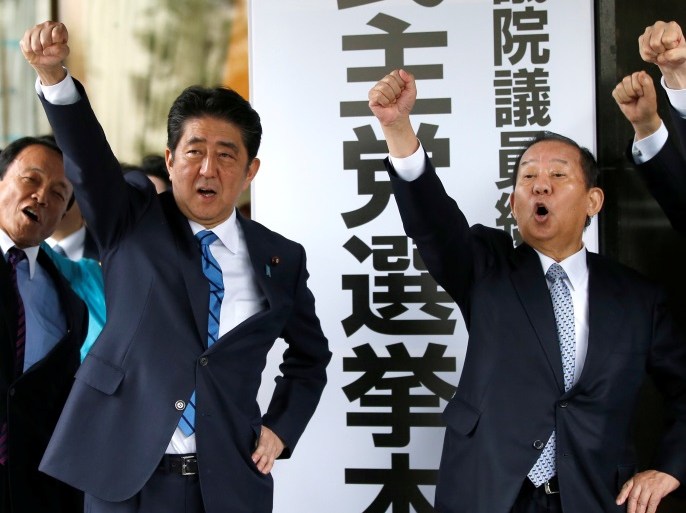 Japan's Prime Minister Shinzo Abe (2nd L) and his party's lawmakers including Taro Aso (L) and Toshihiro Nikai raise their fists as they pledge to win in the upcoming lower house election, at their party headquarters in Tokyo, Japan September 28, 2017. REUTERS/Toru Hanai