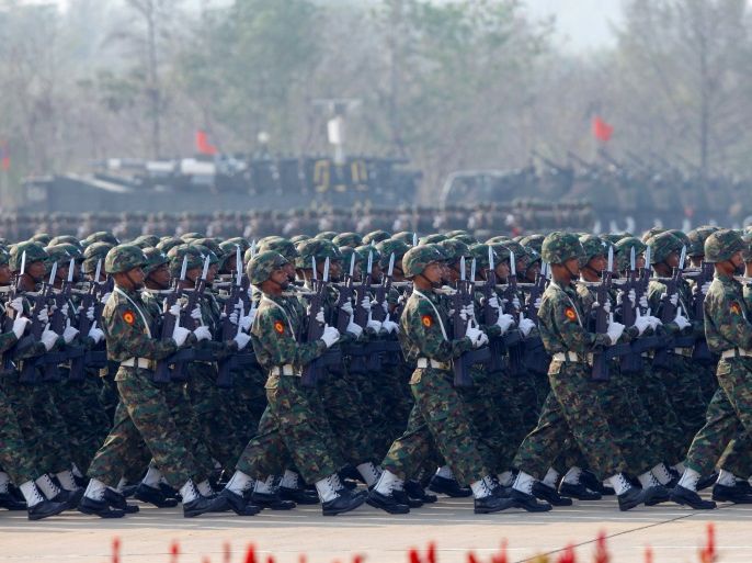 Soldiers parade to mark the 70th anniversary of Armed Forces Day in Myanmar's capital Naypyitaw, March 27, 2015. Myanmar's powerful army chief Min Aung Hlaing and his deputy are slated to extend their terms for another five years, a local newspaper said on February 13, 2016, as the military and democracy champion Aung San Suu Kyi negotiate the terms of transition. Picture taken March 27, 2015. REUTERS/Soe Zeya Tun