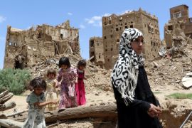 Girls stand past houses destroyed by Saudi-led air strikes in an outskirt of the northwestern city of Saada, Yemen September 5, 2017. REUTERS/Naif Rahma