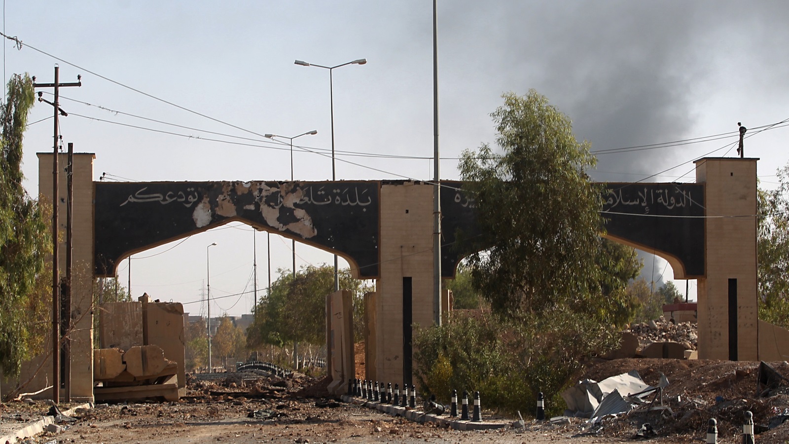 مشهد عام لأحد مداخل مدينة تلعفر التي كان يسيطر عليها تنظيم الدولة (غيتي)