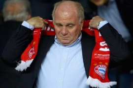 PARIS, FRANCE - SEPTEMBER 27: Uli Hoeness, President of FC Bayern Muenchen looks on prior to the UEFA Champions League group B match between Paris Saint-Germain and Bayern Muenchen at Parc des Princes on September 27, 2017 in Paris, France. (Photo by Alexander Hassenstein/Bongarts/Getty Images)
