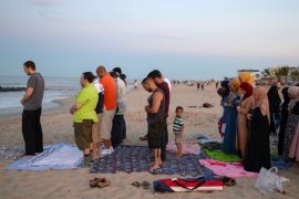 Muslim American friends take part in the Maghrib sunset prayer on the last day of Ramadan and ahead of Eid al-Fitr celebrations on a beach in Long Branch, New Jersey, U.S., June 24, 2017. REUTERS/Amr Alfiky TPX IMAGES OF THE DAY