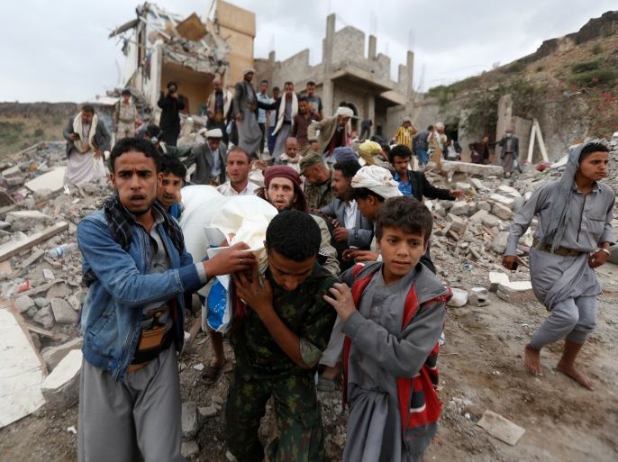 People carry the body of Muhammad Mansour recovered from under the rubble of a house destroyed by a Saudi-led air strike in Sanaa, Yemen August 25, 2017. His daughter Buthaina Muhammad Mansour survived the air strike. Eight family members, including five children, were killed, relatives said. REUTERS/Khaled Abdullah SEARCH