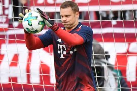 MUNICH, GERMANY - SEPTEMBER 16: Goalkeeper Manuel Neuer of FC Bayern Muenchen catches the ball during warm up before the Bundesliga match between FC Bayern Muenchen and 1. FSV Mainz 05 at Allianz Arena on September 16, 2017 in Munich, Germany. (Photo by Sebastian Widmann/Bongarts/Getty Images)