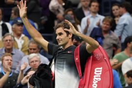 Roger Federer of Switzerland waves to the crowd after losing to Juan Martin del Potro of Argentina during their 2017 US Open Men's Singles quarter finals match at the USTA Billie Jean King National Tennis Center in New York on September 6, 2017. / AFP PHOTO / DON EMMERT (Photo credit should read DON EMMERT/AFP/Getty Images)