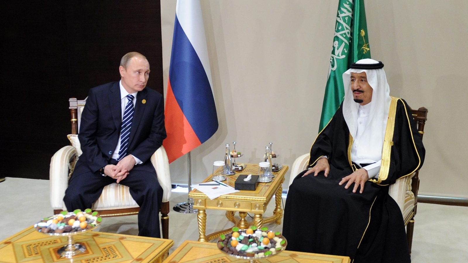 ‪الملك سلمان التقى الرئيس بوتين في قمة العشرين بتركيا أواخر 2015‬ الملك سلمان التقى الرئيس بوتين في قمة العشرين بتركيا أواخر 2015 (الأوروبية)