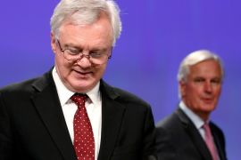 Britain's Secretary of State for Exiting the European Union David Davis and European Union's chief Brexit negotiator Michel Barnier arrive to address a joint news conference on progress in this week's latest round of negotiations on Britain's withdrawal from the European Union, Belgium September 28, 2017. REUTERS/Francois Lenoir