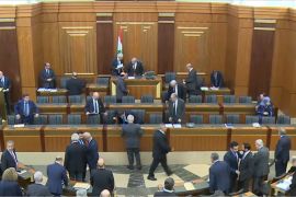 ينتظر أن يعقد مجلس النواب اللبناني جلسة غدا للنظر في تمديد ولاية المجالس البلدية (الجزيرة-أرشيف)