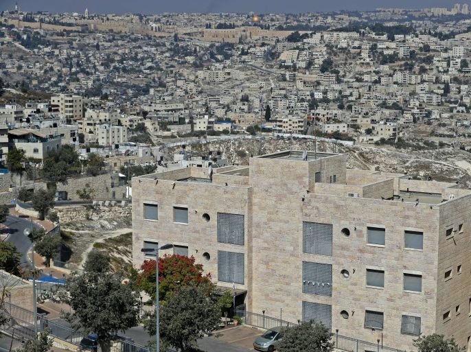 A picture taken on October 25, 2017 from Jabel Mukaber, a Palestinian neighbourhood in Israeli-occupied East Jerusalem shows the Israeli settlement of Nof Zion in the foreground, and the Old City of Jerusalem with the Dome of the Rock in the background.Israeli authorities on Wednesday approved a major expansion of an east Jerusalem settlement, signing off on plans to add 176 homes, the city's deputy mayor said. The expansion would create the largest Israeli settlement