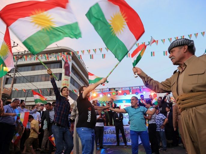 Kurds celebrate to show their support for the independence referendum in Duhok, Iraq, September 26, 2017. REUTERS/Ari Jalal