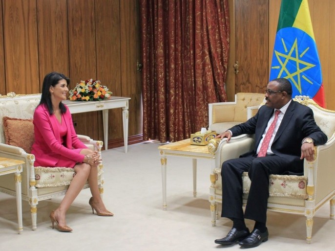 U.S. Ambassador to the United Nations Nikki Haley (L) meets with Ethiopian Prime Minister Hailemariam Desalegn in Addis Ababa, Ethiopia Octobr 23, 2017. REUTERS/Michelle Nichols
