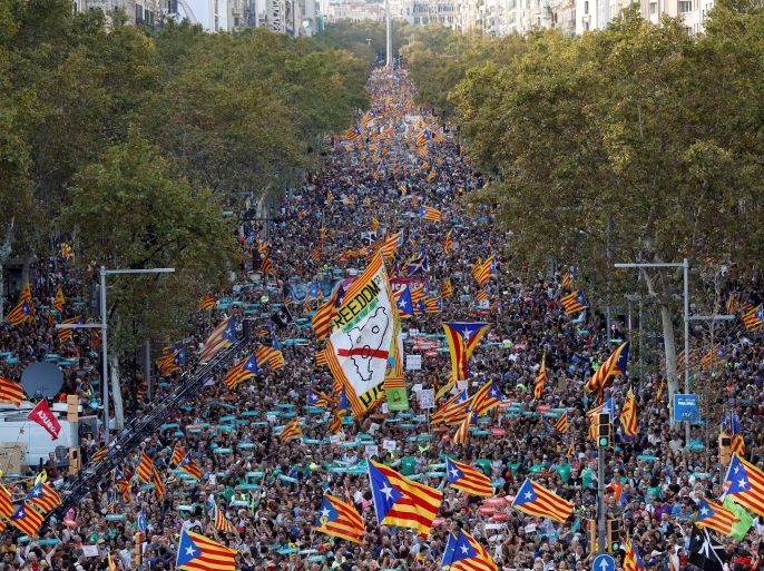 People wave Catalan separatist flags during a demonstration organised by Catalan pro-independence movements ANC (Catalan National Assembly) and Omnium Cutural, following the imprisonment of their two leaders Jordi Sanchez and Jordi Cuixart, in Barcelona, Spain, October 21, 2017. REUTERS/Gonzalo Fuentes