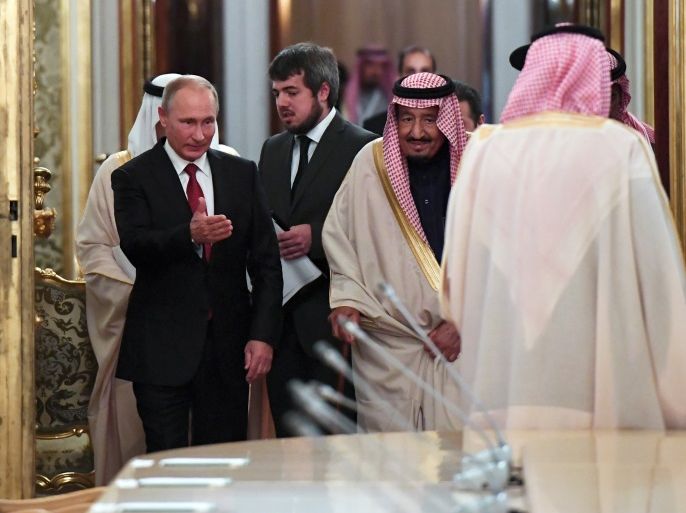 Russian President Vladimir Putin shows the way to Saudi Arabia's King Salman during a meeting at the Kremlin in Moscow, Russia, October 5, 2017. REUTERS/Yuri Kadobnov/Pool